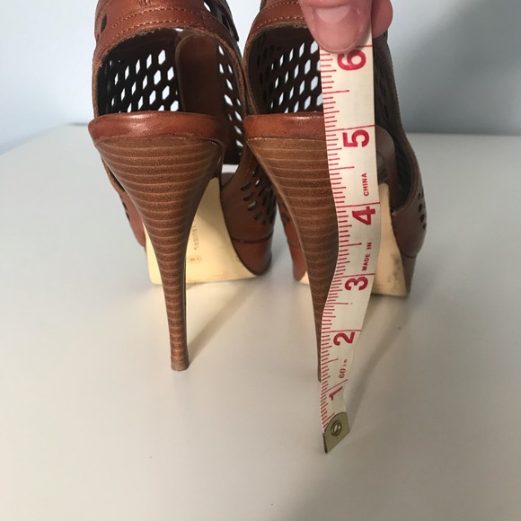 Chinese Laundry Hopscotch Cognac Leather Heels - Picture 5 of 6